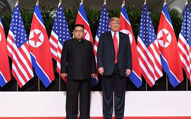 US President Donald Trump (R) poses with North Korea's leader Kim Jong Un (L) at the start of their historic US-North Korea summit, at the Capella Hotel on Sentosa island in Singapore on June 12, 2018. (AFP PHOTO / SAUL LOEB)