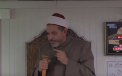 Imam Mohamed Tatai gives a sermon at the Grand Mosque in Toulouse, France, on December 15, 2017. (Screen capture: YouTube)