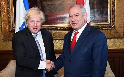 Prime Minister Benjamin Netanyahu (R) meets with Boris Johnson at the Foreign and Commonwealth Office in London, June 6, 2018. (Haim Zach (GPO)