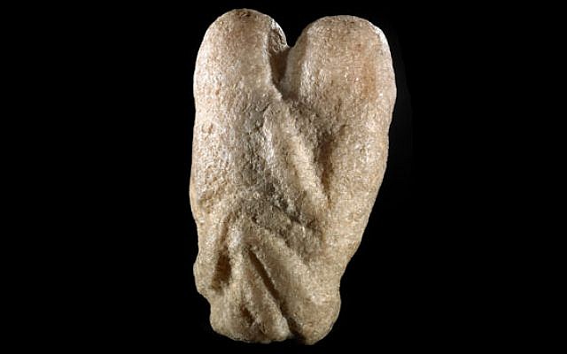 Sculpted figurine of two  lovers, Natufian, from Ain Sakhri (© The Trustees of the British Museum)