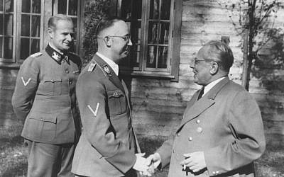 SS chief Heinrich Himmler (center) shakes hands with Hitler's photographer, Heinrich Hoffmann, around 1941 (public domain)