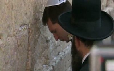 FC Barcelona and Argentina soccer star Lionel Messi visits Jerusalem’s Western Wall on August 4, 2013. (Screen capture: YouTube)