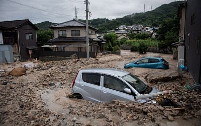 Cars trapped in the mud after floods in Saka, Hiroshima prefecture on July 8, 2018. 
(Martin BUREAU/AFP)
