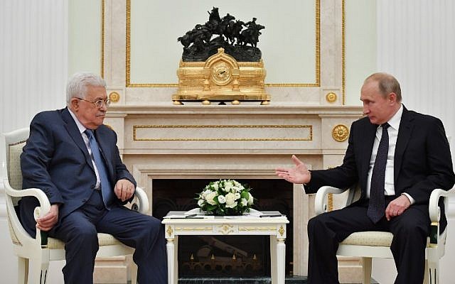 Palestinian Authority President Mahmoud Abbas speaks with Russian President Vladimir Putin during their meeting at the Kremlin in Moscow on July 14, 2018. ( AFP PHOTO/ Yuri KADOBNOV)