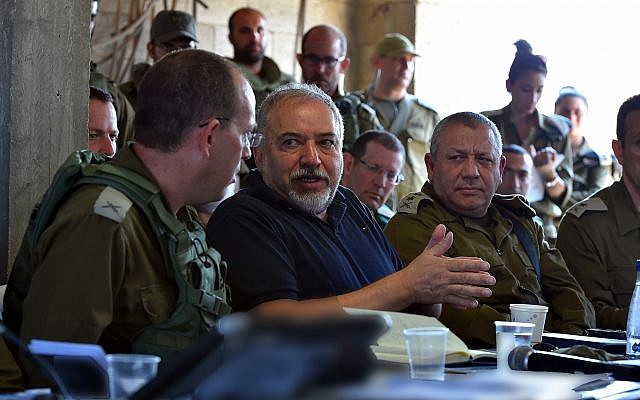 Defense Minister Avigdor Liberman meets with senior IDF officers during an exercise simulating warfare in the Gaza Strip on July 17, 2018. (Ariel Hermoni/Defense Ministry)