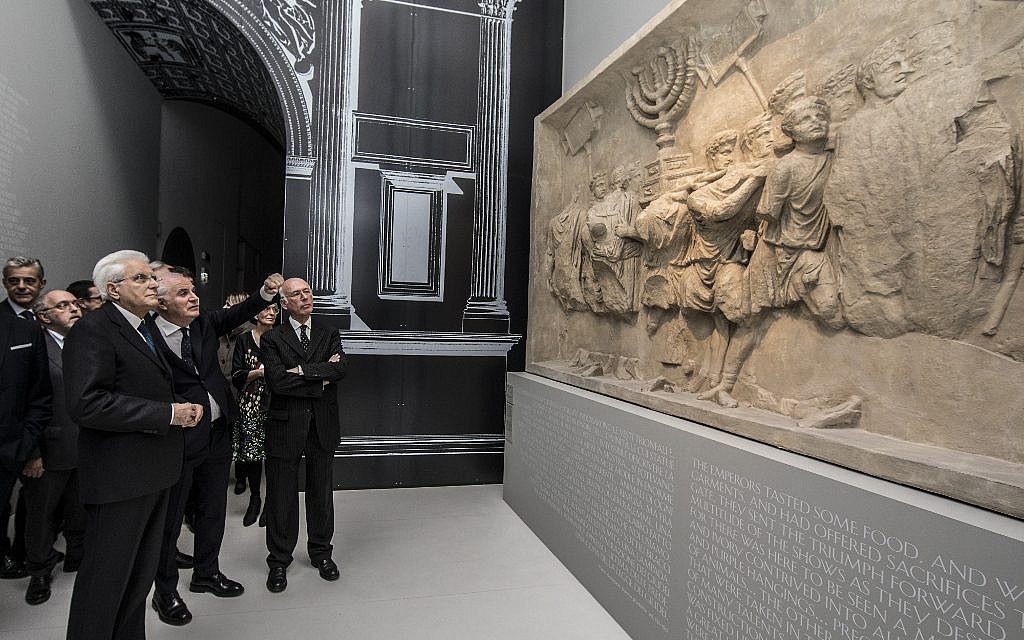 Italian President Sergio Mattarella in the MEIS room dedicated to destruction of the Temple. To his right, architect Giovanni Tortelli from GTRF Giovanni Tortelli Roberto Frassoni Architetti Associati studio, who curated the Museographic and layout project, and MEIS president Dario Disegni. (Marco Caselli Nirmal/ Courtesy MEIS)