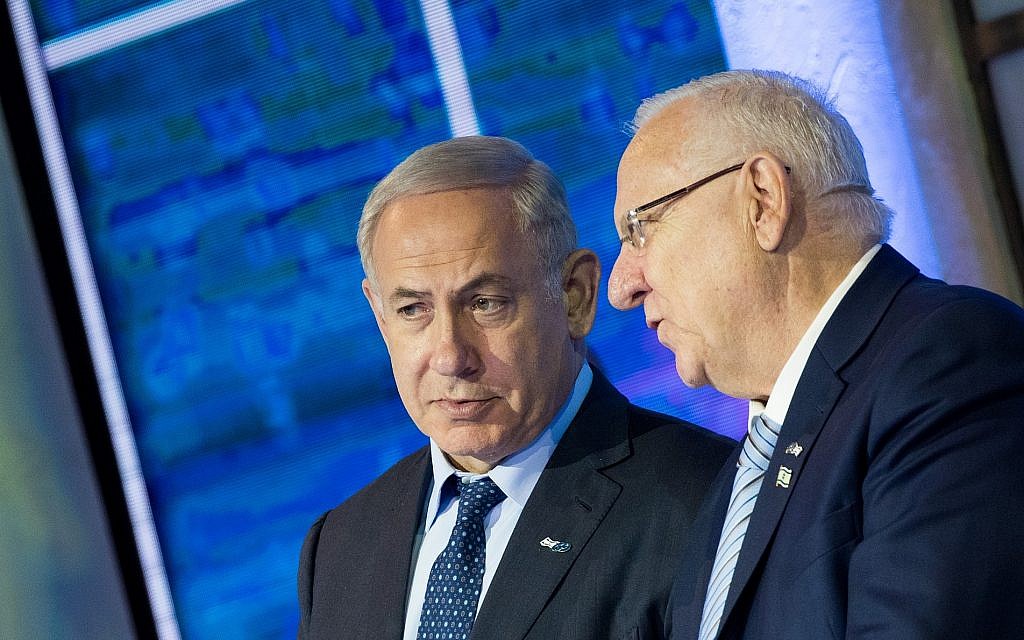 Prime Minister Benjamin Netanyahu (left) speaks with President Reuven Rivlin during the Israel Prize ceremony at the International Conference Center in Jerusalem on May 2, 2017. (Yonatan Sindel/Flash90)