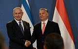 Prime Minister Benjamin Netanyahu (L) and his Hungarian counterpart Viktor Orban hold a joint press conference at the Parliament building in Budapest, Hungary on July 18, 2017. (Haim Zach/GPO)