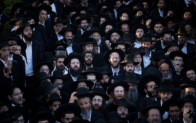 Ultra-orthodox Jews attend protest against the enlistment bill at the Sanhedria Cemetery in Jerusalem, July 2, 2018 (Photo by Yonatan Sindel/Flash90)