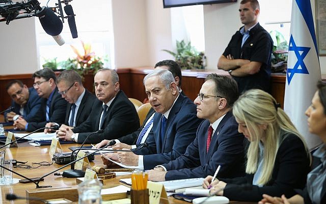 Prime Minister Benjamin Netanyahu leads the weekly government meeting at the Prime Minister's Office in Jerusalem on July 15, 2018 (Alex Kolomoisky/POOL)