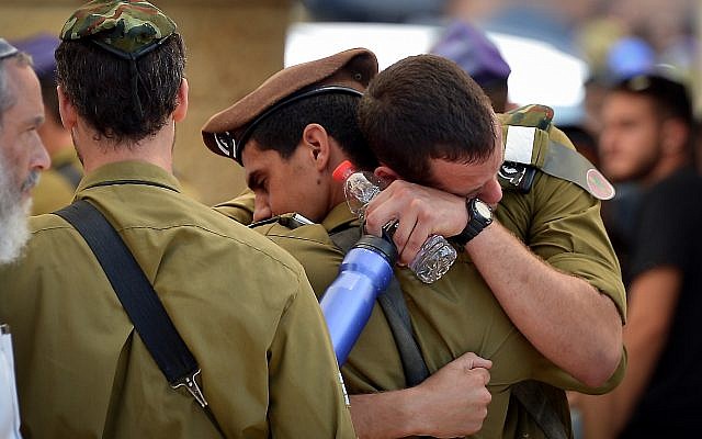 Friends and family attend the funeral of IDF Sgt Aviv Levi of the Givati Brigade in Petach Tikva on July 22, 2018. (Avi Dishi/FLASH90)
