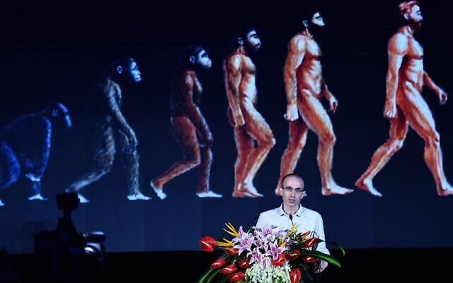 Israeli historian Yuval Noah Harari lecturing at the Global Artificial Intelligence Summit Forum in Hangzhou, China, July 9, 2017. (VCG/VCG via Getty Images, via JTA)