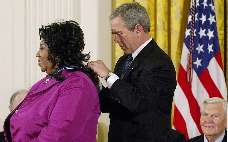 Say a final prayer: Stars, dignitaries mourn Aretha Franklin at