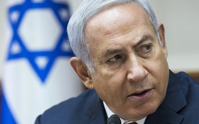Prime Minister Benjamin Netanyahu addresses the weekly cabinet meeting in his Jerusalem office, August 12, 2018. (Jim Hollander/Pool via AP)