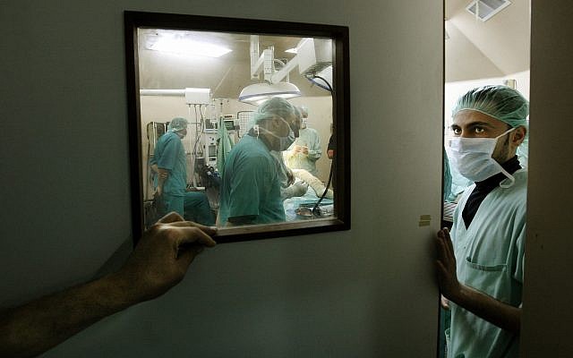 illustrative: A Palestinian doctor exits an operating theater in the Shifa hospital in Gaza City, Tuesday, January 27, 2009. (Illustrative photo: AP/Anja Niedringhaus)