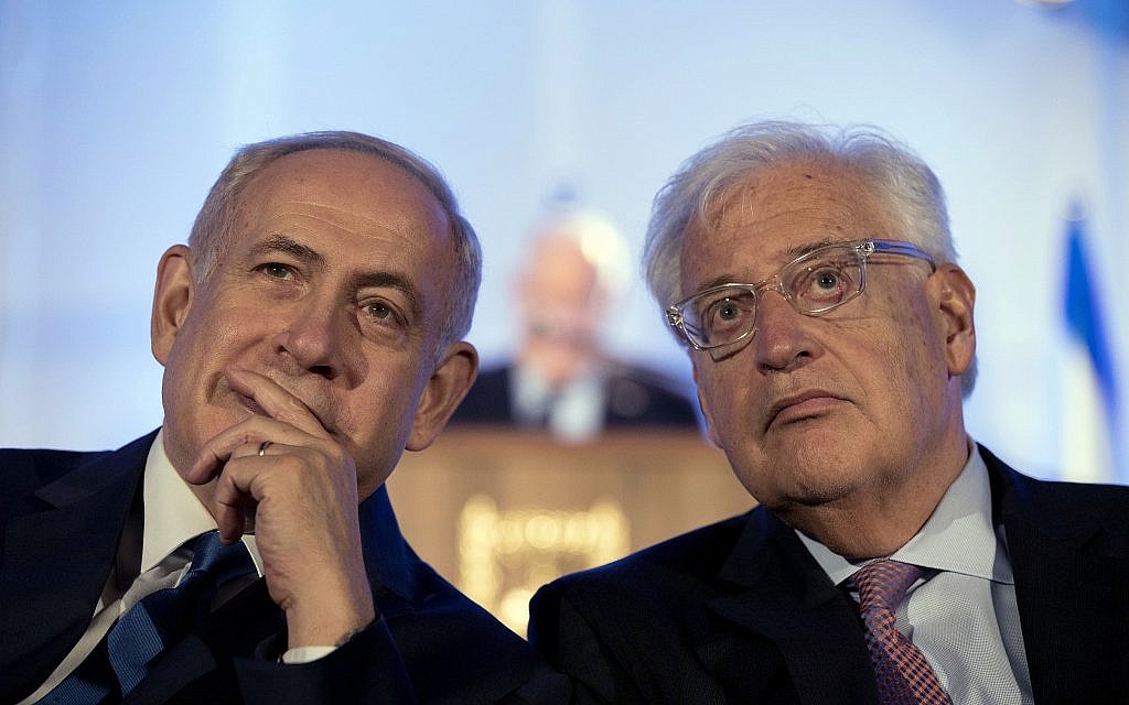 Prime Minister Benjamin Netanyahu, left and US Ambassador David Friedman, right, attend a ceremony in Jerusalem, May 21, 2017. (Abir Sultan/Pool Photo via AP)
