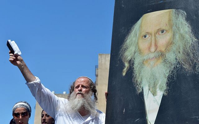 Men gather to pray during a demonstration in support of Eliezer Berland outside the court in Lod, Central Israel on July 26, 2016. (Avi Dishi/Flash90)
