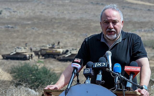 Defense Minister Avigdor Liberman visits at an army drill in northern Israel on August 7, 2018. (Basel Awidat/Flash90)