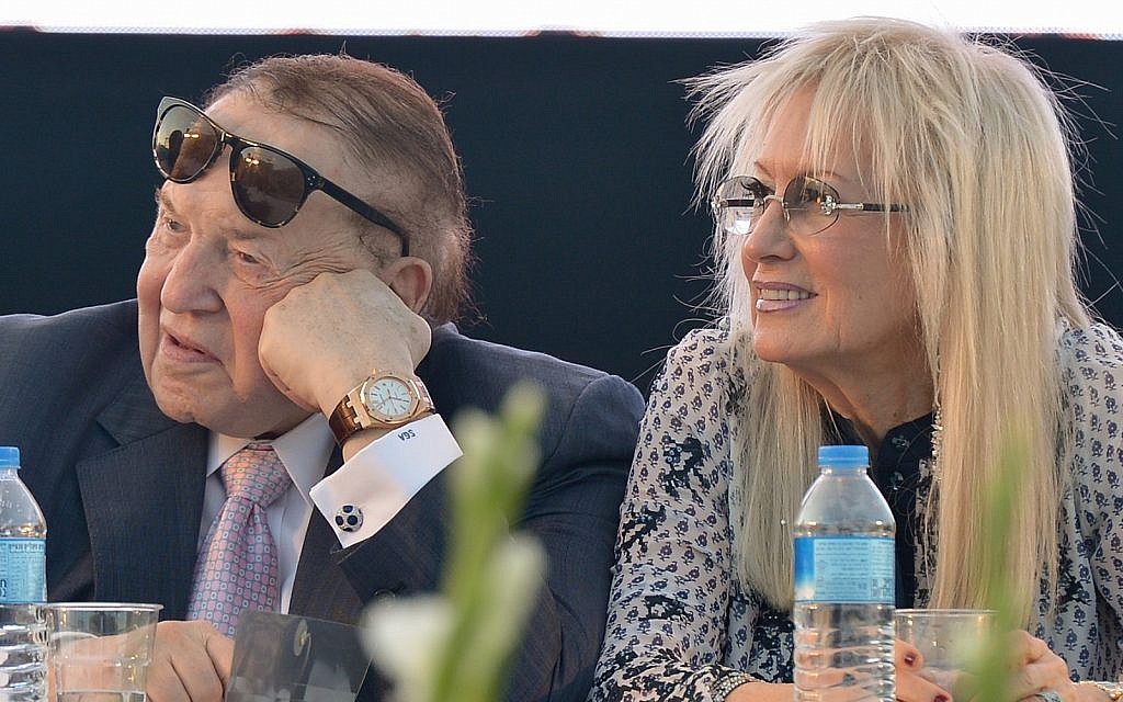 Sheldon Adelson and Miriam Adelson at the ceremony marking the establishment of a new Faculty of Medicine at Ariel University in the West Bank, on August 19, 2018. (Ben Dori/Flash90)