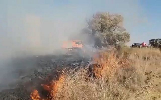 Fire in Be'eri forest caused by an incendiary balloon launched from the Gaza Strip on August 18, 2018. (Screen capture: Twitter video)
