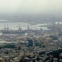 View of the oil refineries in Haifa Bay, May 5, 2017.  (Yaniv Nadav/Flash90/File)