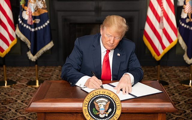 President Donald J. Trump signs an EO on Iran Sanctions in the Green Room at Trump National Golf Club Monday, August 6, 2018, in Bedminster Township, New Jersey.  (Official White House Photo by Shealah Craighead)