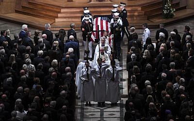 The casket of  the late US Senator John McCain, Republican of Arizona, is carried out after the National Memorial Service at the Washington National Cathedral in Washington, DC, September 1, 2018. (AFP PHOTO / SAUL LOEB)