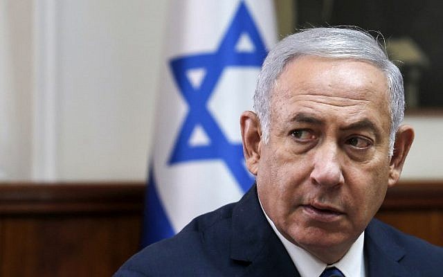 O primeiro-ministro Benjamin Netanyahu participa da reunião semanal do gabinete no gabinete do primeiro-ministro em Jerusalém, em 5 de setembro de 2018. (AFP PHOTO / POOL / RONEN ZVULUN)