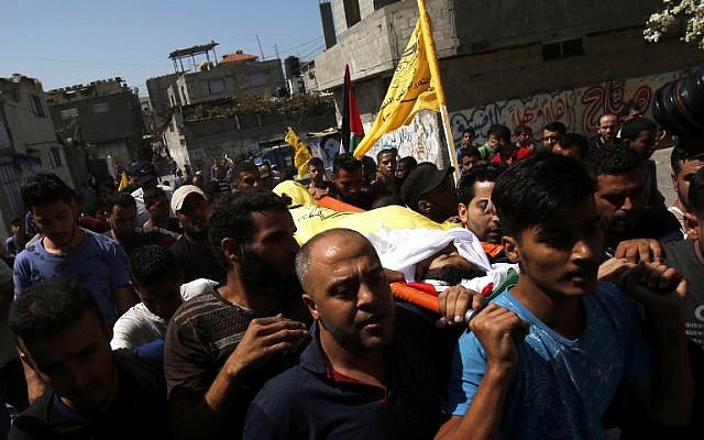 Palestinian mourners carry the body of 12-year-old Palestinian boy Shady Abdel Aal, who was killed during a protest at the Israel-Gaza border fence September 15, 2018. (AFP PHOTO / SAID KHATIB)