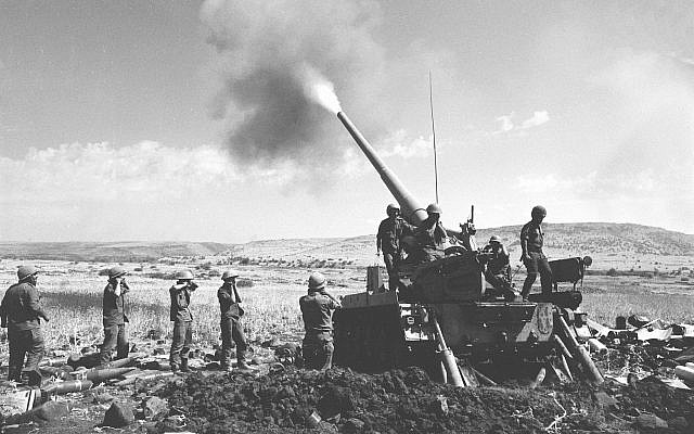 Israeli troops fire a cannon from a position on the Golan Heights during the Yom Kippur War, on October 11, 1973. (Radovan Zeev/Bamahane/Defense Ministry Archives)