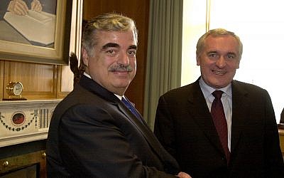 The Prime Minister of Lebanon Rafik Hariri, left, is greeted by Bertie Ahern, the Irish Prime Minister for talks at Government Buildings, Dublin, April 26, 2004. (AP photo/John Cogill)