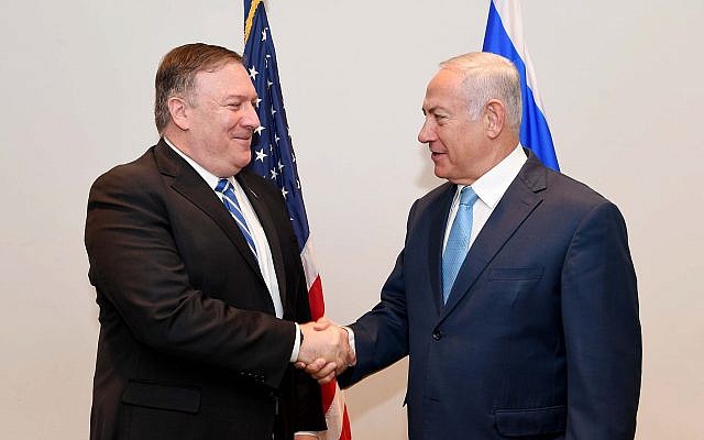 Prime Minister Benjamin Netanyahu (R) meets US Secretary of State Mike Pompeo at the UN in New York on September 26, 2018 (Avi Ohayon/GPO)