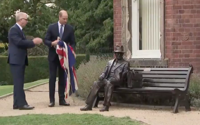 Britain’s Prince William unveils a statue of Frank Foley, a British spy who helped save thousands of Jews from the Nazis during the Holocaust, September 18, 2018 (YouTube screenshot)