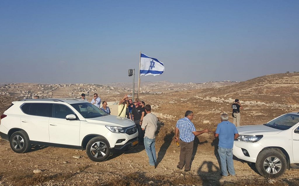 Israeli settlers arrive at the Eitam hilltop near Efrat on September 17, 2018 to establish a new neighborhood in response to the murder of Ari Fuld (Eliyahiv Kamchi)