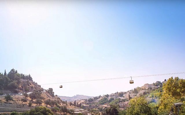 Artists' impression of cable cars crossing Jerusalem's Hinnom Valley from a promotional video. (YouTube screenshot)