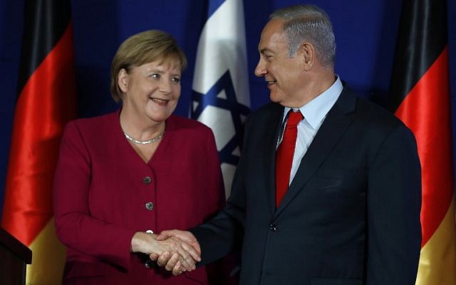 Prime Minister Benjamin Netanyahu (right) and German Chancellor Angela Merkel shake hands during a joint press conference at the King David Hotel in Jerusalem on October 4, 2018. (AFP Photo/Menahem Kahana)
