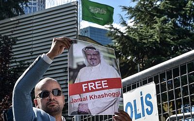 A protester holds a picture of Saudi journalist Jamal Khashoggi during a demonstration in front of the Saudi Arabian consulate in Istanbul on October 5, 2018. (AFP Photo/Ozan Kose)