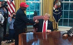 US President Donald Trump meets with rapper Kanye West in the Oval Office of the White House in Washington, DC, October 11, 2018. ( SEBASTIAN SMITH / AFP)