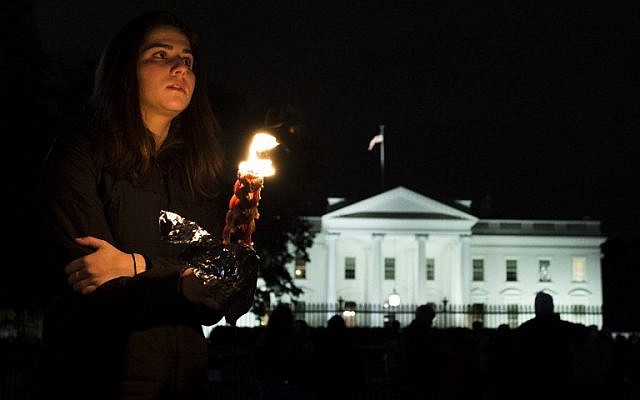 Members and supporters of the Jewish community come together for a candlelight vigil, in remembrance of those who died earlier in the day during a shooting at the Tree of Life Synagogue in the Squirrel Hill neighborhood of Pittsburgh, in front of the White House in Washington, DC on October 27, 2018. (ANDREW CABALLERO-REYNOLDS / AFP)