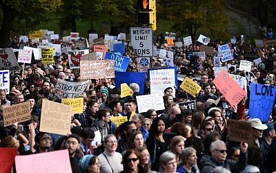 People gather to protest the arrival of US President Donald Trump as he visits the Tree of Life Congregation on October 30, 2018 in Pittsburgh, Pennsylvania. (Photo by Brendan SMIALOWSKI / AFP)