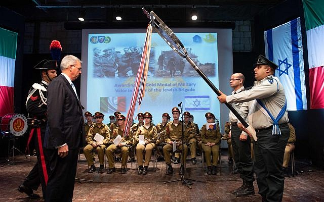 The Italian Ambassador to Israel, Gianluigi Benedetti, presents the Gold Medal for Military Valor to the IDF's 7th Armored Brigade on October 3, 2018. (Israel Defense Forces)