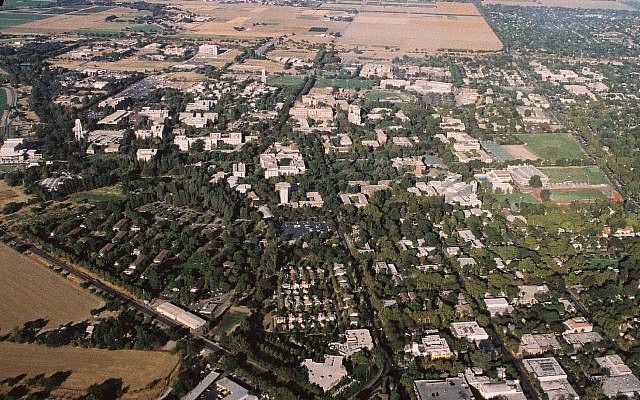 An aerial view of the University of California, Davis campus. (Wikipedia/Arlen/CC BY)