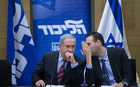 Prime Minister Benjamin Netanyahu, left, speaks with MK Miki Zohar during a Likud faction meeting in the Knesset, January 25, 2016. (Yonatan Sindel/Flash90)