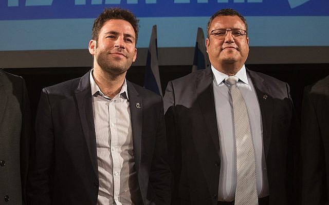 Jerusalem mayoral candidates Ofer Berkovich (L) and Moshe Lion during an October 21, 2018 debate ahead of the Jerusalem Municipality elections on October 30, 2018. (Yonatan Sindel/Flash90)