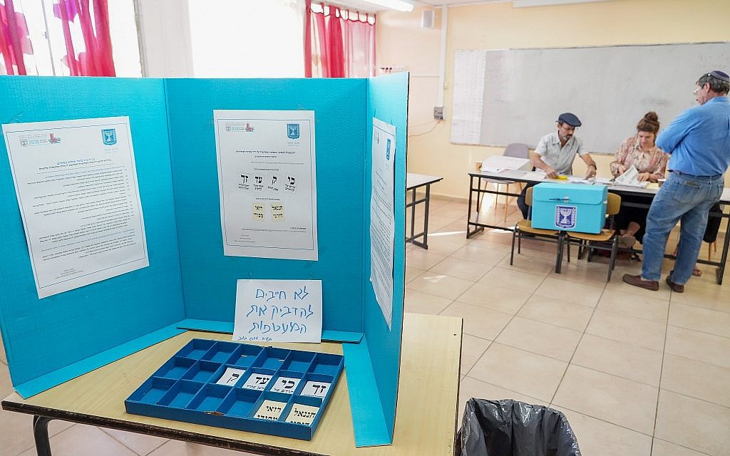 A man arrives to casts his ballot at a voting station on the morning of the municipal elections, on October 30, 2018, in Kedumim. (Hillel Maeir/Flash90)