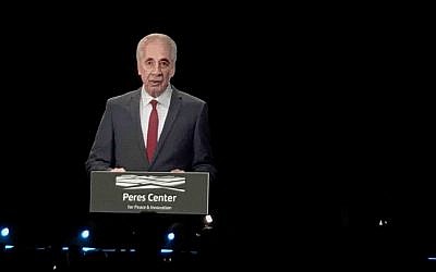 A hologram image of late Shimon Peres delivers a speech at the Prime Ministers Innovation Summit; October 25, 2018 (Shoshanna Solomon/Times of Israel)