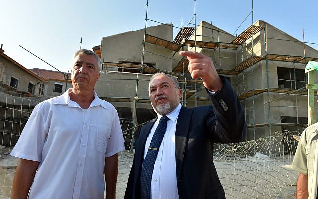 Defense Minister Avigdor Liberman (R) tours the Karnei Shomron settlement on October 2, 2018 with local council chairman Igal Lahav. (Ariel Hermoni/Defense Ministry)