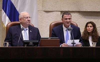 President Reuven Rivlin (L) and Knesset speaker Yuli Edelstein at the opening of the Knesset winter sitting, October 15, 2018. (Knesset)