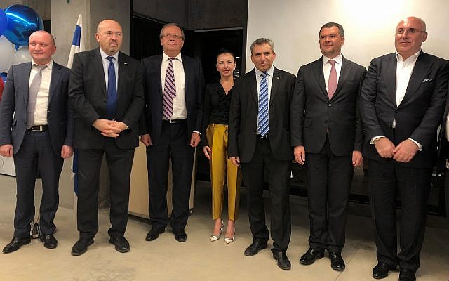 Russian and Israeli officials and business leaders meet at the launch of the Israel-Russia Chamber of Commerce in Jerusalem on October 9, 2018. From left: Russian deputy health minister Eugeny Kamkin,  Israeli Ambassador to Russia Gary Koren, Russian Ambassador to Israel Anatoly Viktorov, Chairwoman and CEO of the new chamber of commerce Anna Moshe, Environmental Protection and Jerusalem Affairs Minister Ze'ev Elkin, Russian Deputy Prime Minister Maxim Akimov and