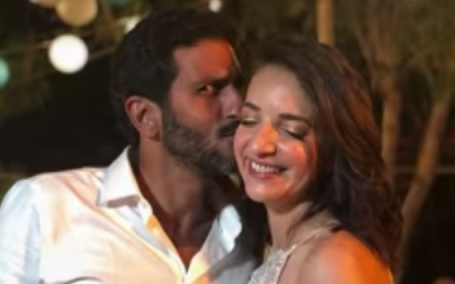 Reshet news anchor Lucy Aharish and 'Fauda' actor Tsahi Halevi at their secret wedding on October 10, 2018. (screen capture: Channel 10)